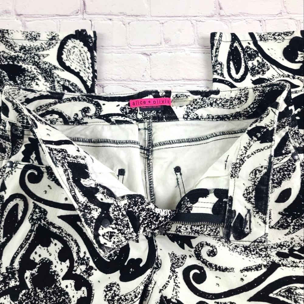 Alice + Olivia Women's 4 Black and White Paisley Cropped Ankle Pants - Picture 7 of 16